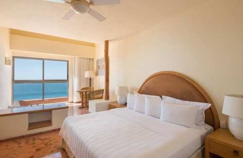 San Jose del Cabo Hotel | Peaceful Studio Haven in Los Cabos