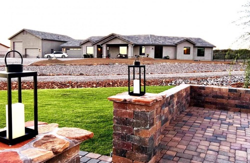 Cottonwood-Verde Village House | Peak Ridge-Great Views, park, Pool, and Hot Tub
