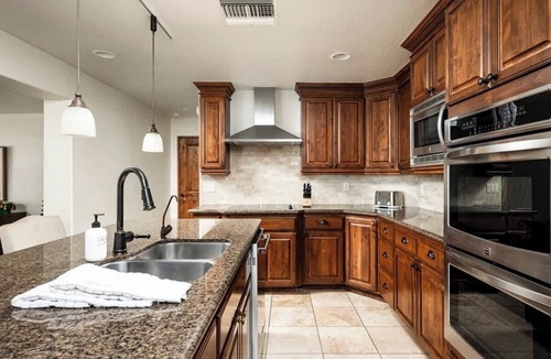 Central Scottsdale House | Peak View Paradise: Sports court & Lush grounds