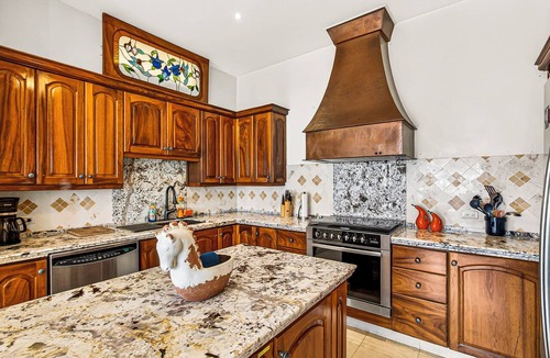 Emiliano Zapata Condo | Penthouse Suite with Wraparound Balcony, Private Jacuzzi on the Beach, Old Town
