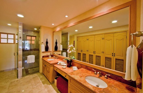Flamingos Resort | PENTHOUSE VIEWS! BradAndJoeyRentals Sunsets, beach & city lights