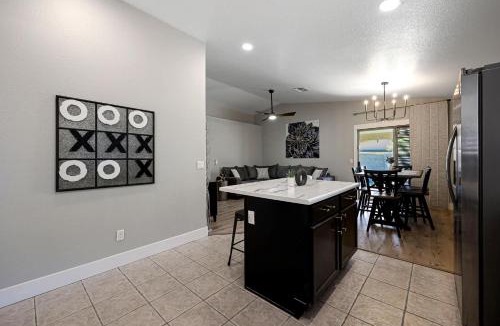 Summersett Village House | Peoria Paradise Pool Sports Complex family friendly