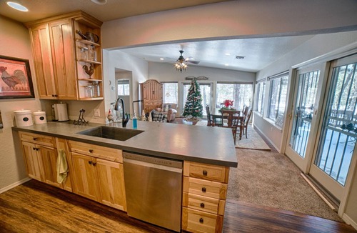Pinetop House | Perfect Pinetop Getaway; 2 Master Suites; Wifi, Satellite; Hot tub, Dog Friendly