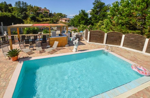 Bastelicaccia Apartment | Pet Friendly Apartment In Bastelicaccia