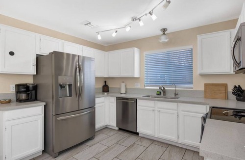 Bridlewood Ranch Estates House | Pet-Friendly Desert Retreat. Modern 3BR + Spa Bath. Long-Term + Gem Show Ready