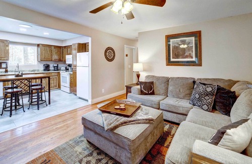 Pine Cottage | Pet-Friendly Pine Vacation Rental Cottage!