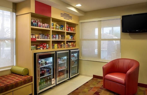 Shea Business Park Apartment | Pet-friendly Property Near OdySea Aquarium AZ! Outdoor Pool, Full Kitchen!