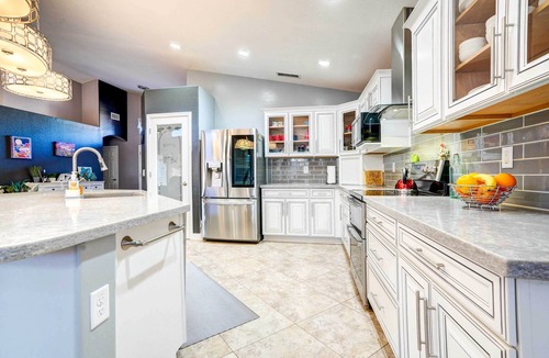 Roseview House | Pets Welcome! Group Retreat w/Pool in Surprise!