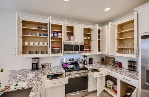 Estrella Village House | Phoenix 5BR-Pet Friendly-Backyard-Parking-Fast Wifi!