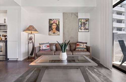 Evans Churchill Apartment | Phoenix Downtown Zen Loft