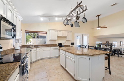 Paradise Valley Village House | Phoenix|Getaway|5BR|Pool|KingBeds|StringLights