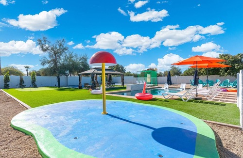 Sunburst Estates House | Pickleball Golf Heated Pool Splash Pad