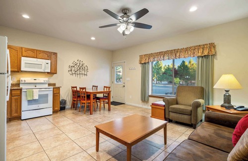 Pinetop Apartment | Pine-Grand Canyon by Roundhouse Resort and Spa