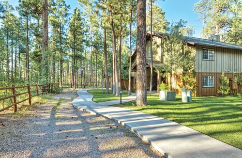 Pinetop Condo | Pinetop | Couples Mountain Getaway | Pool + Hot Tub