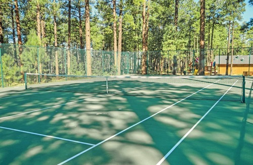 Pinetop Condo | Pinetop | Couples Mountain Getaway | Pool + Hot Tub