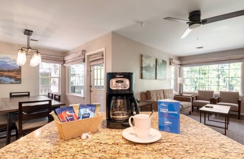 Pinetop Condo | Pinetop | Family Mountain Getaway | Pool + Hot Tub | 2BR Deluxe Condo