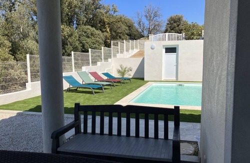 Monticello House | Pleasant villa with swimming pool, all comforts, facing the mountains, 2 km from town