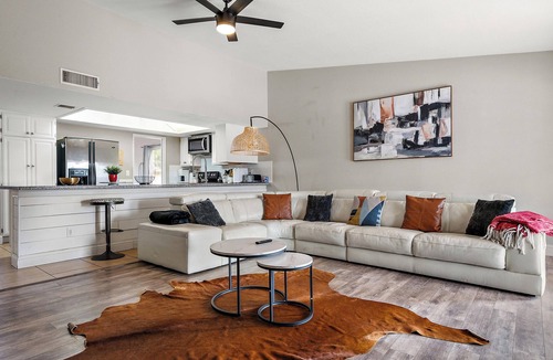 Ahwatukee Foothills House | Pool & Jacuzzi Home Near Ahwatukee Golf Club