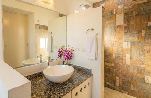 Luis Donaldo Colosio Apartment | Pool & Patio 1BR 2BR Suites Sleeps 2-8, Beach & 5th Ave 10 Min, New Chedraui 15 Min, Kitchen WiFi AC