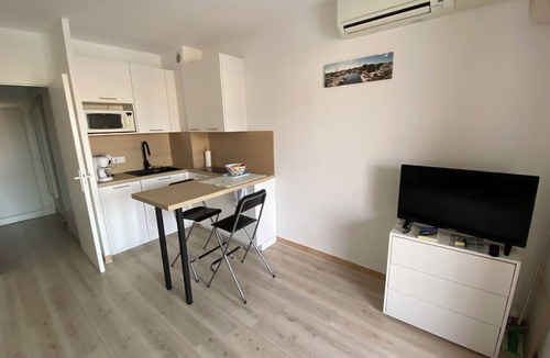 Port Grimaud Apartment | Port Grimaud: Studio 2-4pers. overlooking Port Grimaud channels Terrace South East