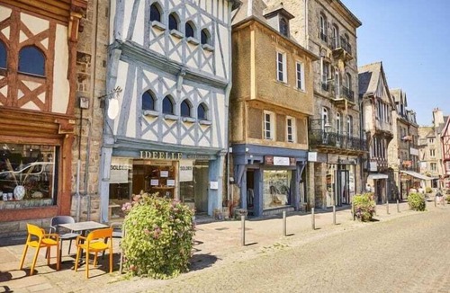 Guingamp Apartment | Practical & cozy studio - Guingamp town centre