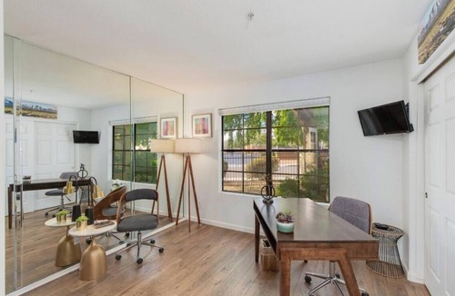 Central Scottsdale Condo | Premier location in Scottsdale close to Old town & Open- HEATED pool & jacuzzi😎