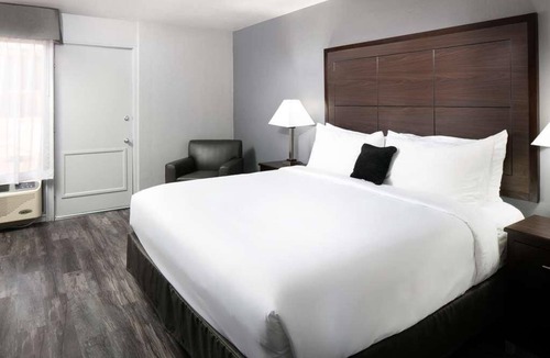Downtown Tucson Hotel | Prime Location! Free Parking, Outdoor Pool, Close to Rialto Theatre
