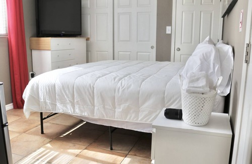 Maryvale Hostel | PRIME LOCATION. Relax in Our Cozy Bedrooms w/ a Private Bathroom