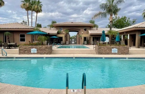 Desert Paradise Estates Condo | Prime Scottsdale Condo: Walk to Kierland and The Quarter, 30 day minimum.