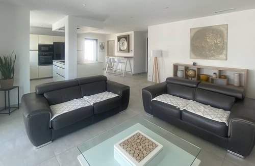 Cap d'Agde Villa | Private 4* villa, heated and covered swimming pool, 5 minutes from the sea