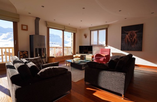 Val-Thorens Ski Chalet | Private chalet Grand standing 8+2 pers. Val-Thorens, skis on
