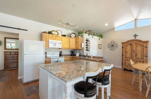 Wickenburg Apartment | Private Guesthouse w/Pool in Historic Wickenburg!