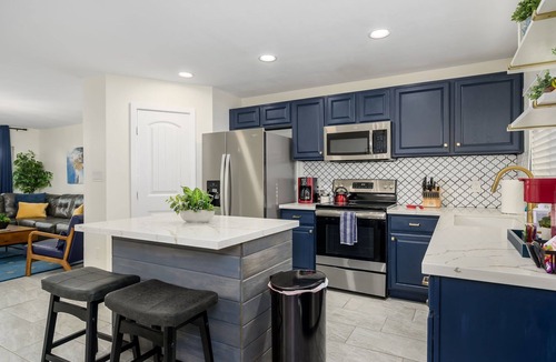 West Glen Community Association House | Private Pool, Games & BBQ Near State Farm Stadium