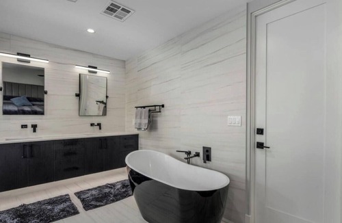 Heritage Heights House | Private Pool & Hot Tub | 3 King Beds