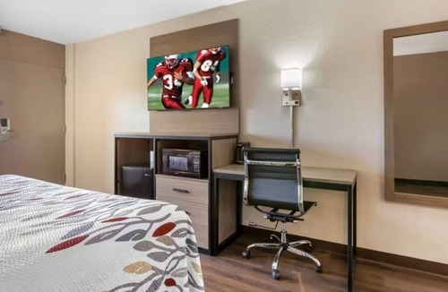 Tucson Hotel | Private Room w/Refrigerator + Microwave Close to Tucson Spectrum Mall