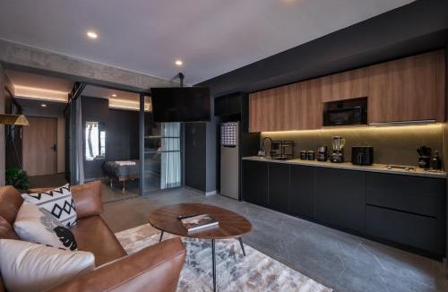 Cuauhtemoc Apartment | Private terrace overlooking the Monument to the Revolution