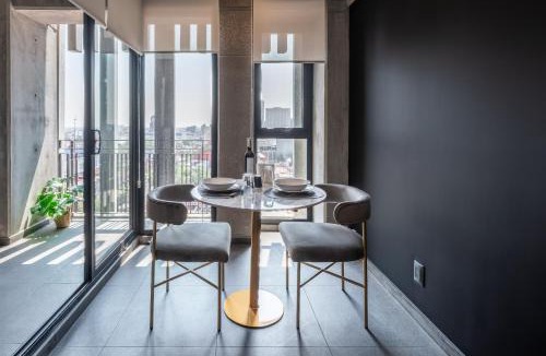 Cuauhtemoc Apartment | Private terrace overlooking the Monument to the Revolution