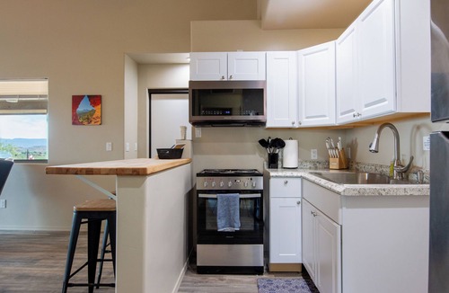 Cornville House | Private Wine Country Retreat 2 Suites & 2 Hot Tubs