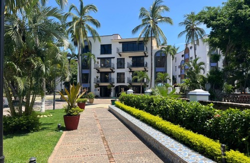 Fluvial Vallarta Apartment | Puerto de Luna: King Room with Pool Access