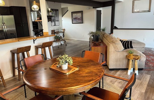 Flagstaff House | Quaint and Quiet Townhouse in Continental Country Club