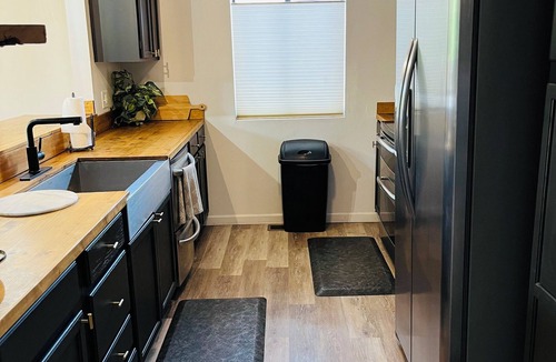Flagstaff House | Quaint and Quiet Townhouse in Continental Country Club