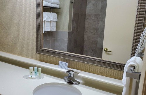 Grants Hotel | Quality Inn & Suites Grants - I-40