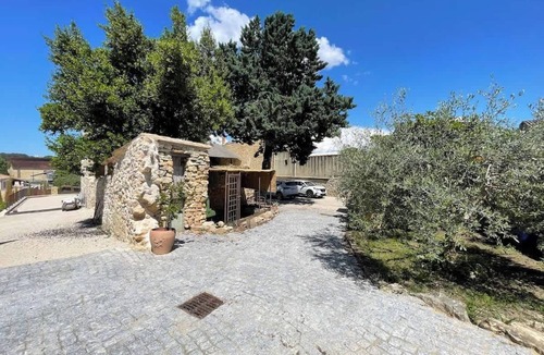 Tresques House | Quiet and comfortable stone farmhouse