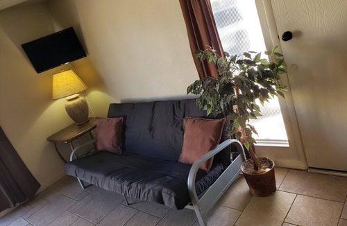 Villa De Paz House | QUIET AND COZY & SLEEPS 13