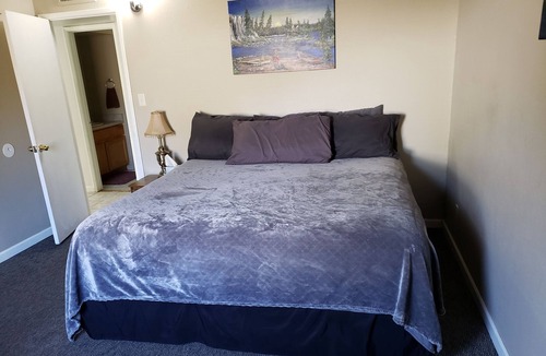 Villa De Paz House | QUIET AND COZY & SLEEPS 13