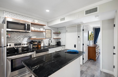 Camelback East Apartment | Quiet, freshly renovated apt. with canal access and mountain views