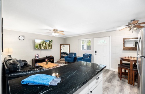 Camelback East Apartment | Quiet, freshly renovated apt. with canal access and mountain views