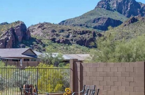 Cortaro House | Quiet House with Mountain Views