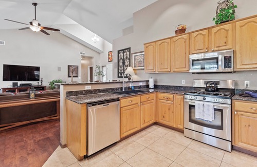 Pinetop-Lakeside House | Rainbow Lake home in gated community with boats, hot tub, Tesla EV and lake acc