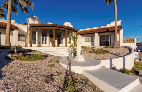 Las Conchas House | Recently Renovated Oceanview Home Casa Hebe